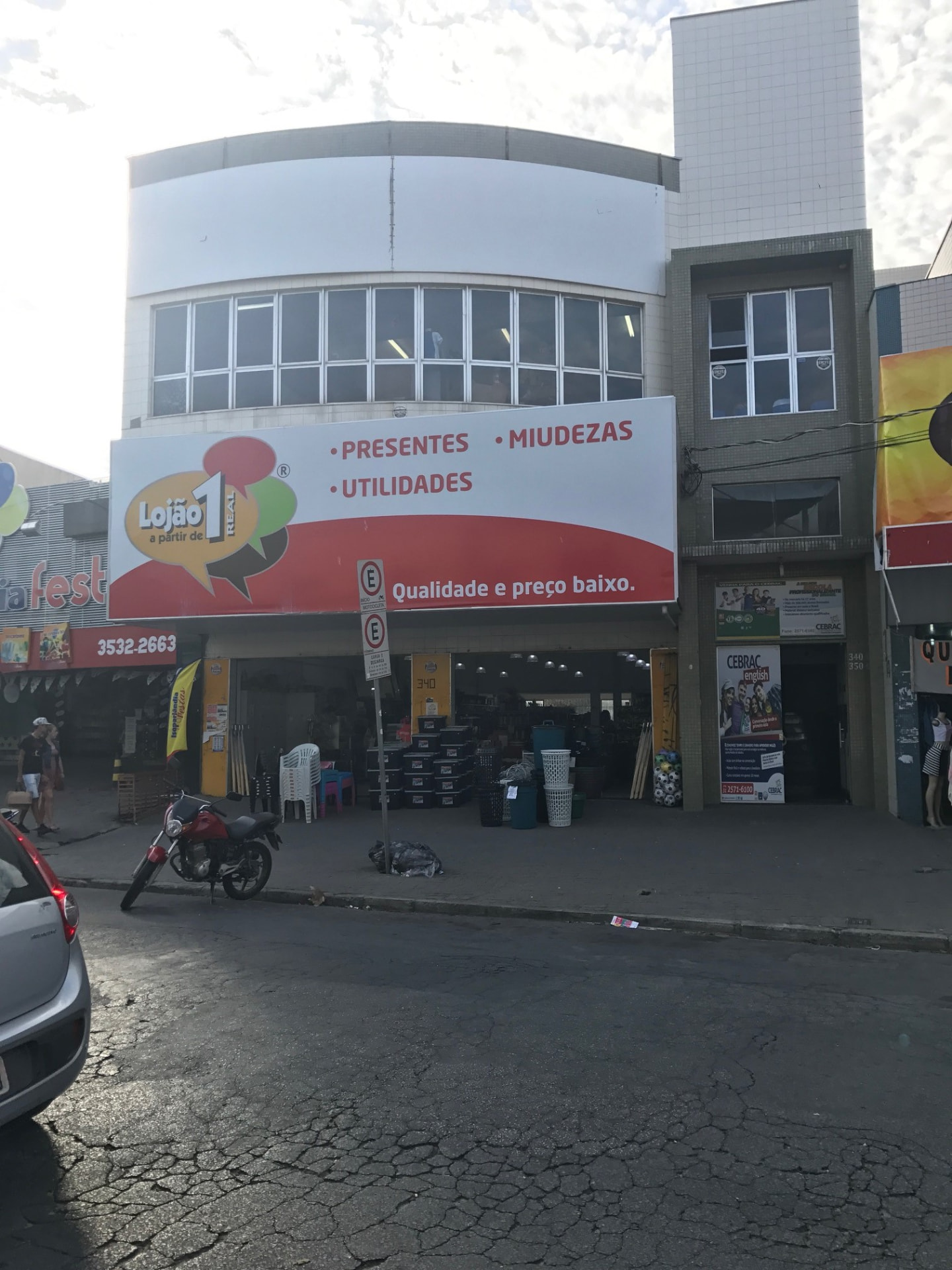 Edifício comercial na Avenida Amazonas com loja no térreo e salas no pavimento superior